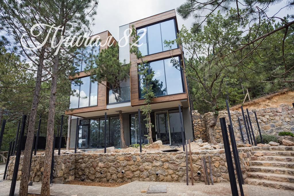 Ялта, ул. Большевистская,100