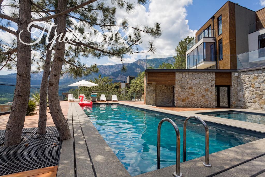 Ялта, ул. Большевистская,100