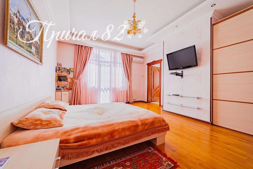 Ялта, пгт. Никита, улица Оранжерейная