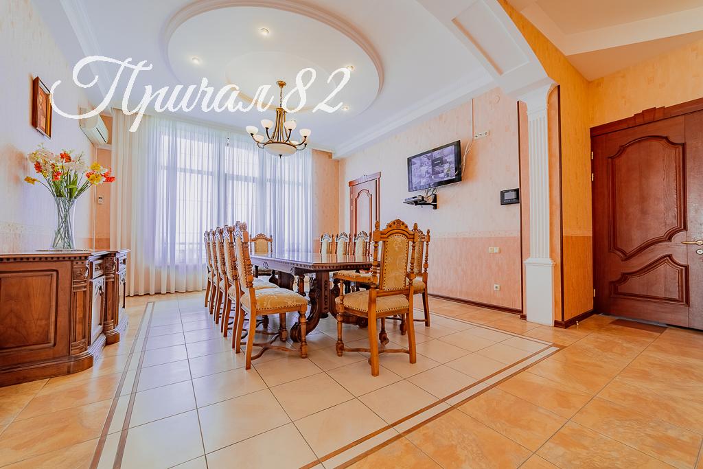 Ялта, пгт. Никита, улица Оранжерейная