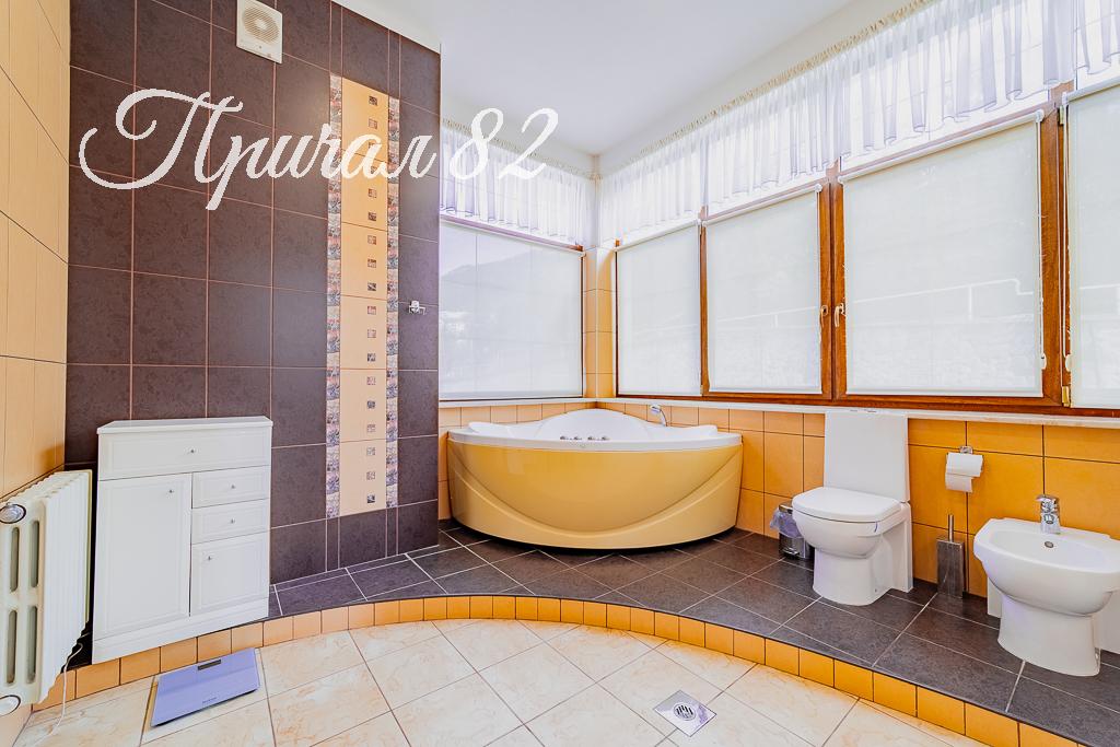 Ялта, пгт. Никита, улица Оранжерейная