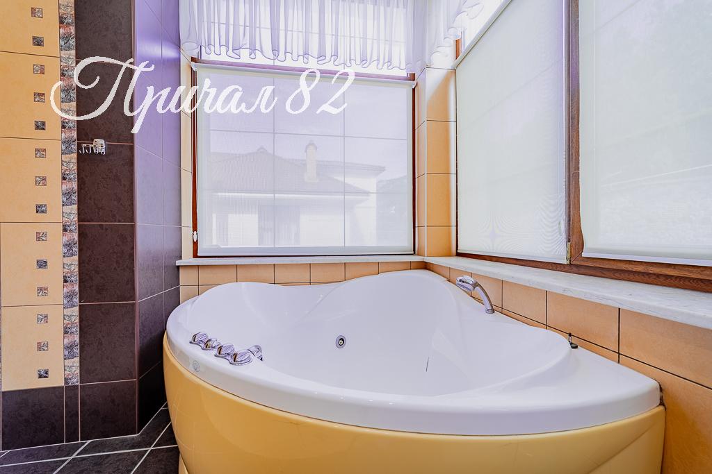 Ялта, пгт. Никита, улица Оранжерейная