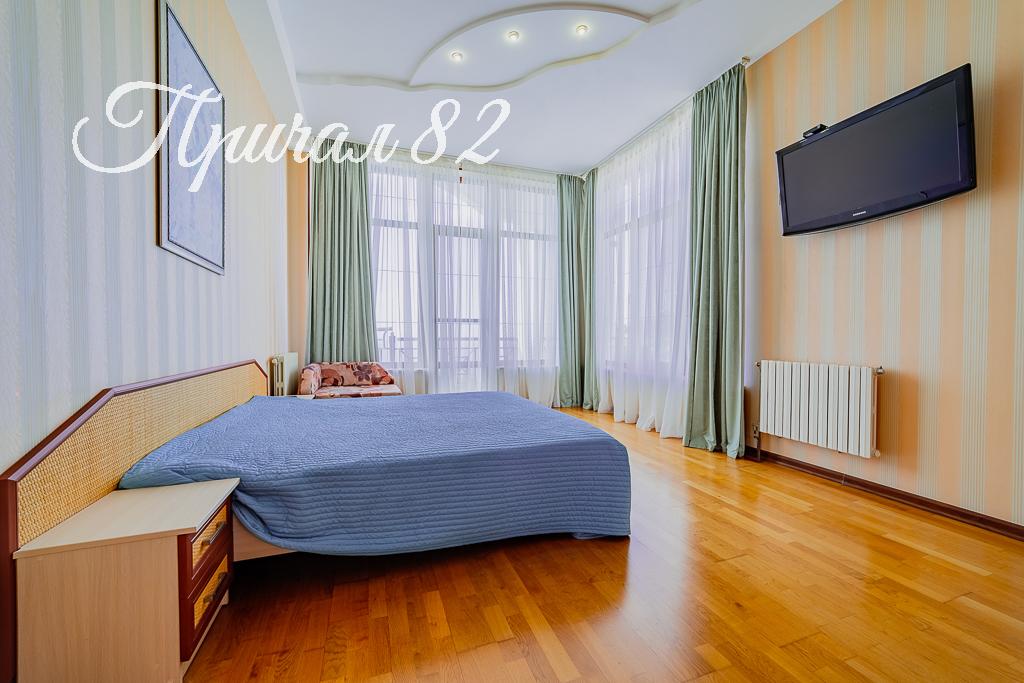 Ялта, пгт. Никита, улица Оранжерейная