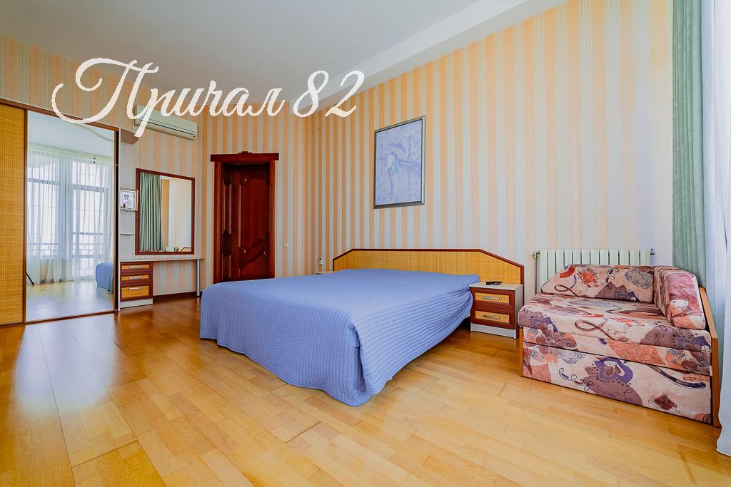 Ялта, пгт. Никита, улица Оранжерейная