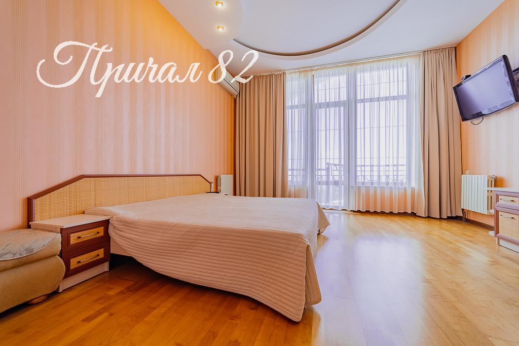 Ялта, пгт. Никита, улица Оранжерейная