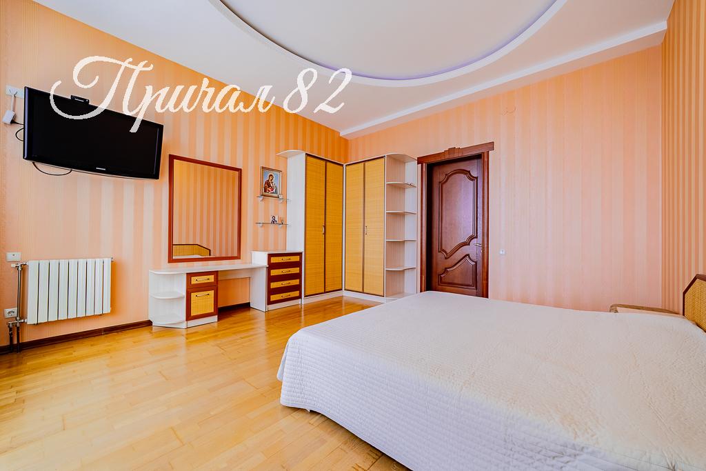 Ялта, пгт. Никита, улица Оранжерейная