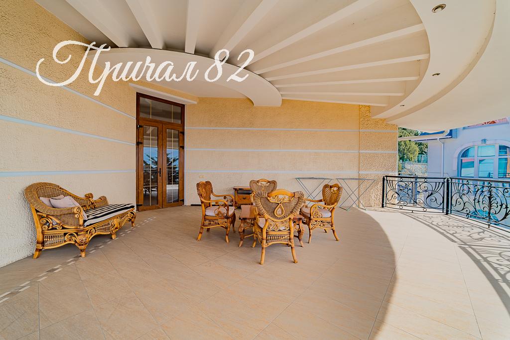 Ялта, пгт. Никита, улица Оранжерейная