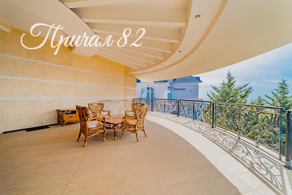 Ялта, пгт. Никита, улица Оранжерейная