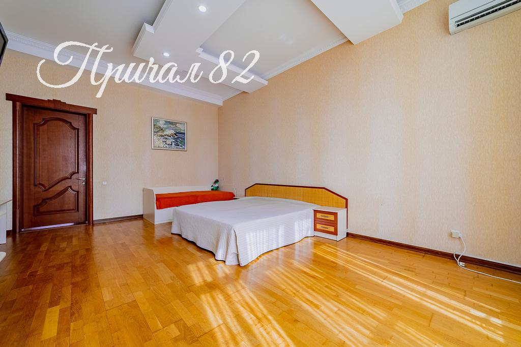 Ялта, пгт. Никита, улица Оранжерейная