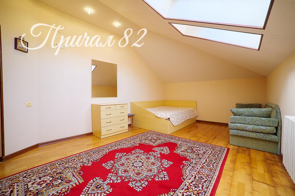 Ялта, пгт. Никита, улица Оранжерейная