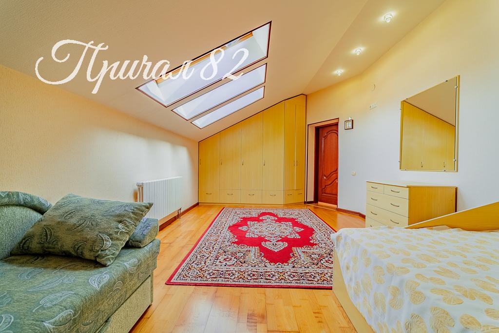 Ялта, пгт. Никита, улица Оранжерейная