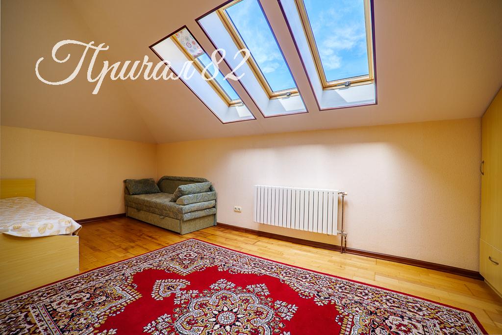 Ялта, пгт. Никита, улица Оранжерейная