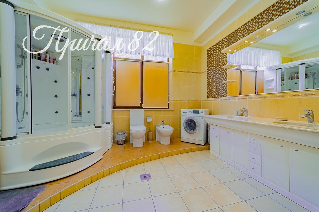 Ялта, пгт. Никита, улица Оранжерейная