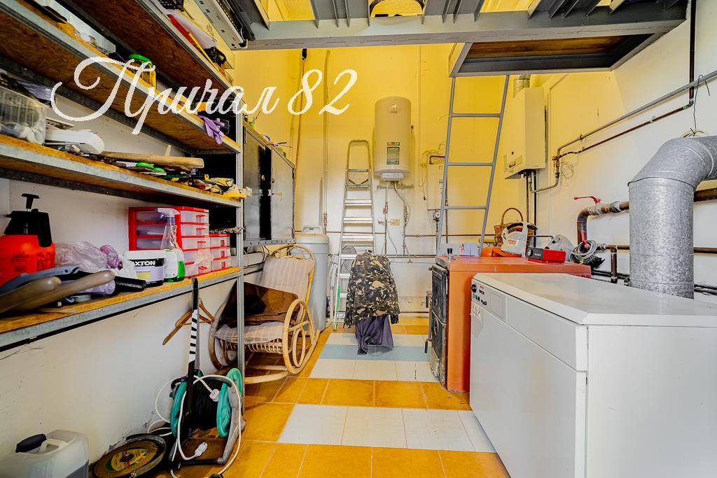 Ялта, пгт. Никита, улица Оранжерейная