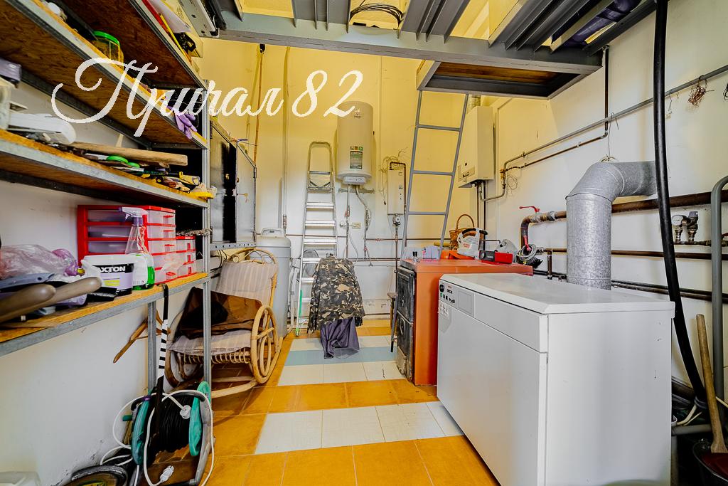 Ялта, пгт. Никита, улица Оранжерейная