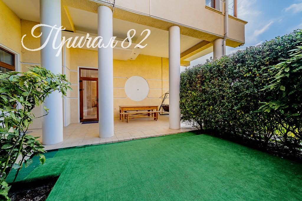 Ялта, пгт. Никита, улица Оранжерейная