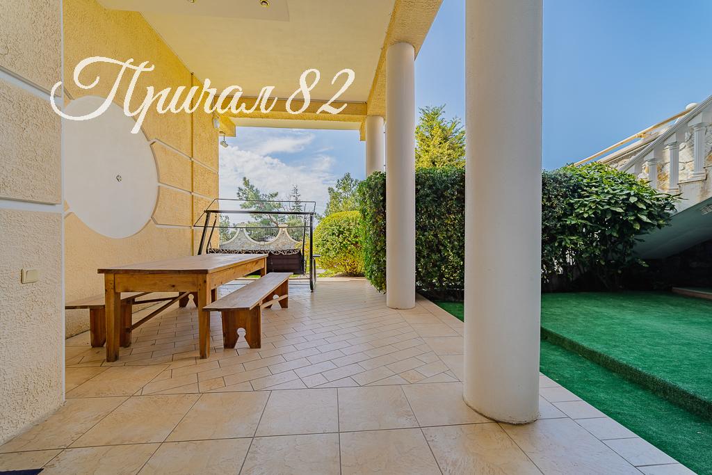 Ялта, пгт. Никита, улица Оранжерейная