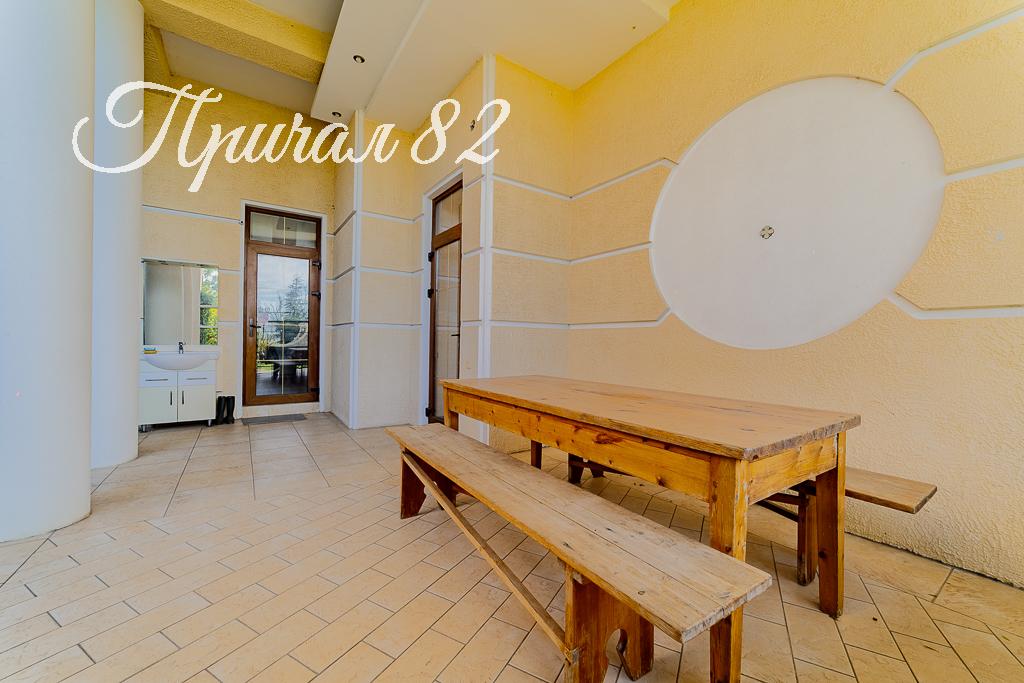 Ялта, пгт. Никита, улица Оранжерейная