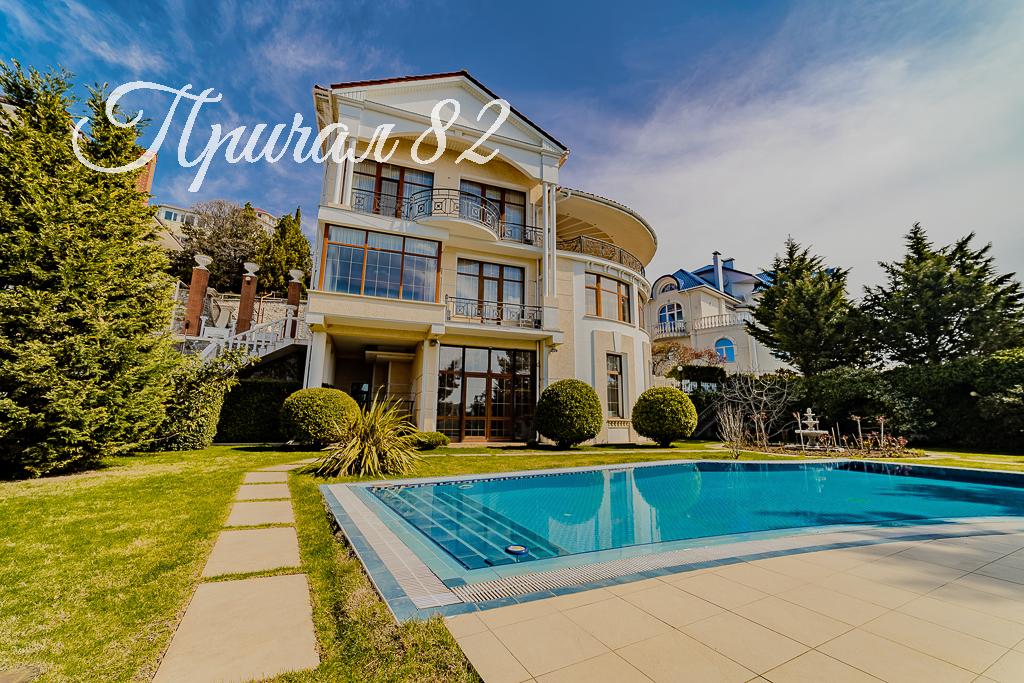 Ялта, пгт. Никита, улица Оранжерейная