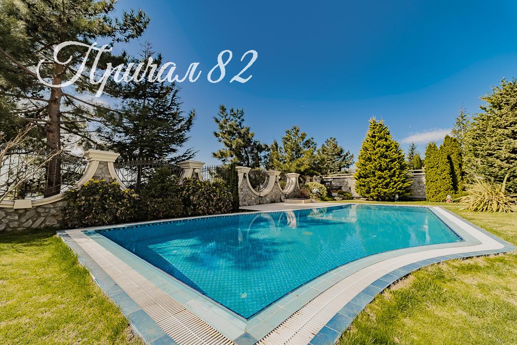 Ялта, пгт. Никита, улица Оранжерейная