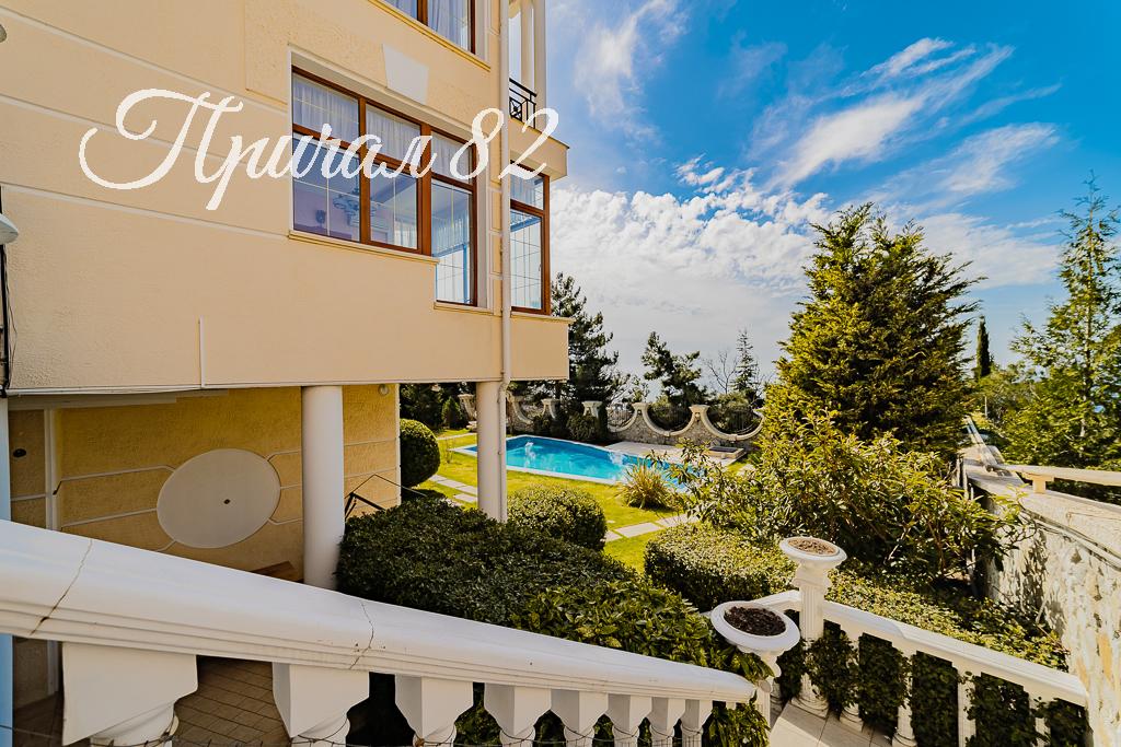 Ялта, пгт. Никита, улица Оранжерейная