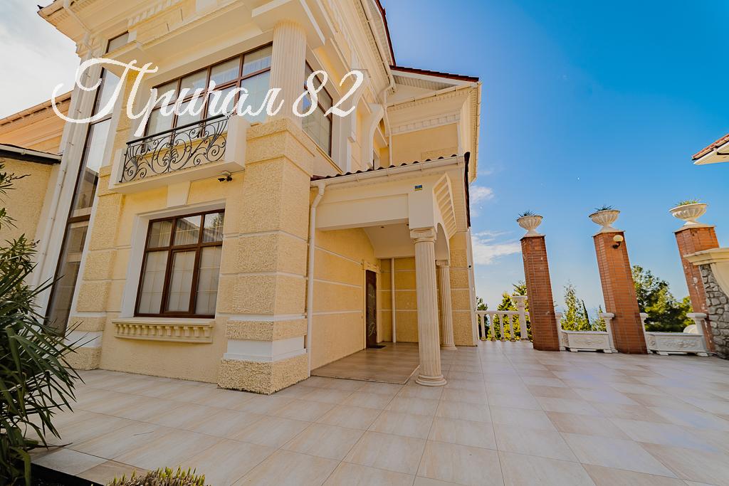 Ялта, пгт. Никита, улица Оранжерейная