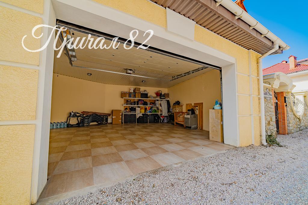 Ялта, пгт. Никита, улица Оранжерейная