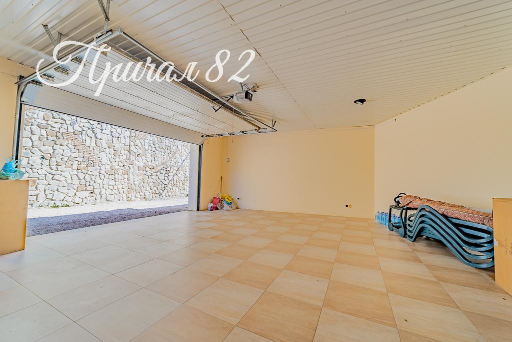 Ялта, пгт. Никита, улица Оранжерейная