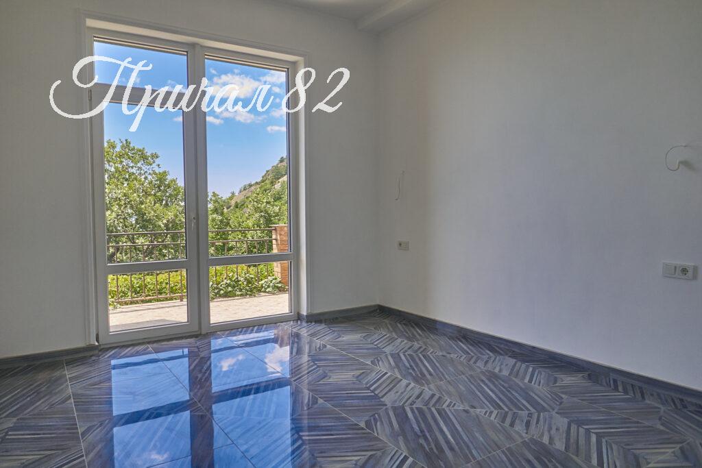 Ялта поселок городского типа Парковое улица Центральная дом 36