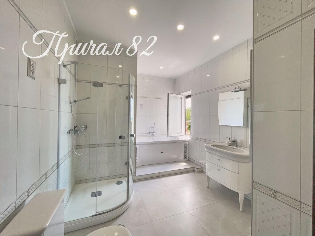 Ялта поселок городского типа Парковое улица Центральная дом 36