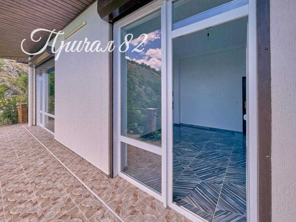 Ялта поселок городского типа Парковое улица Центральная дом 36