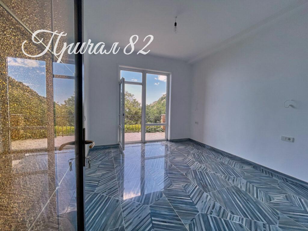 Ялта поселок городского типа Парковое улица Центральная дом 36