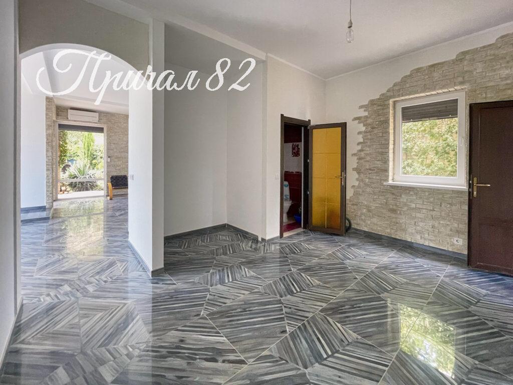 Ялта поселок городского типа Парковое улица Центральная дом 36