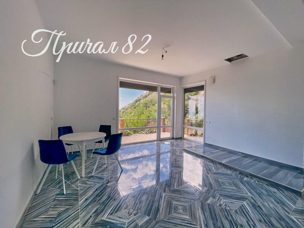 Ялта поселок городского типа Парковое улица Центральная дом 36