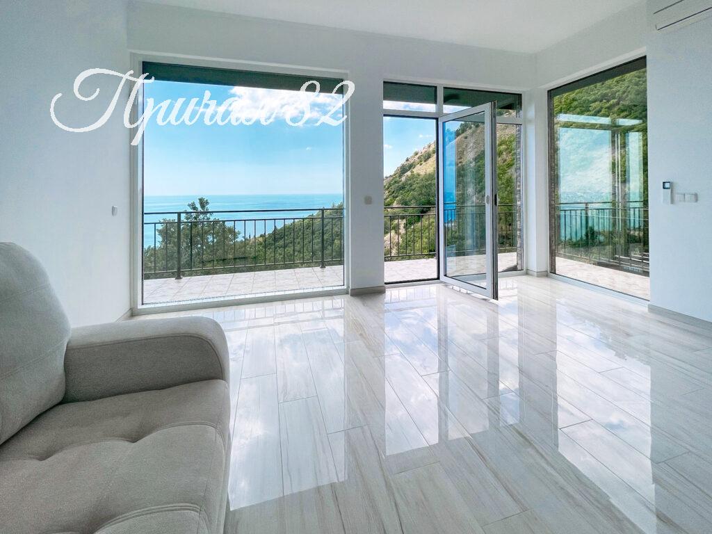 Ялта поселок городского типа Парковое улица Центральная дом 36