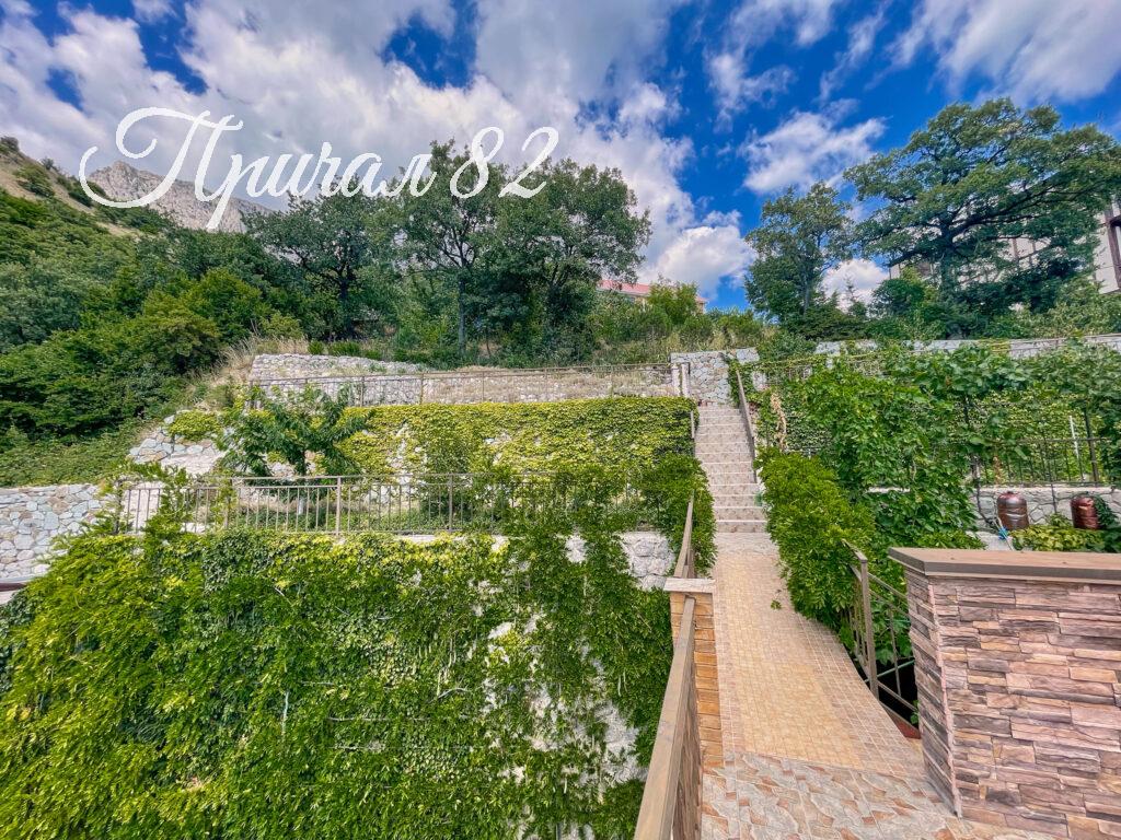 Ялта поселок городского типа Парковое улица Центральная дом 36