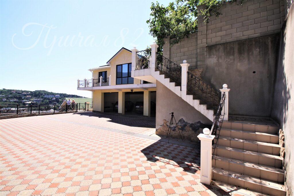 Ялта, улица Лененградская