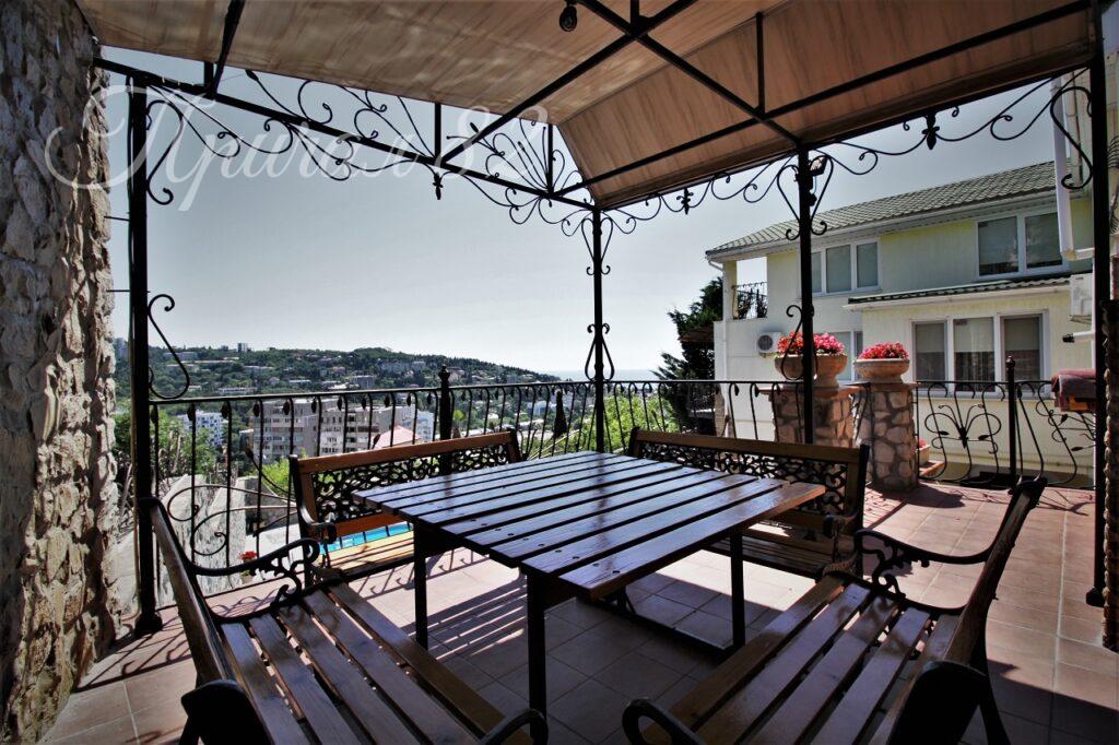 Ялта, улица Лененградская