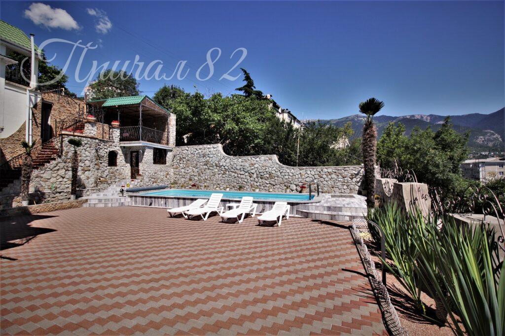 Ялта, улица Лененградская