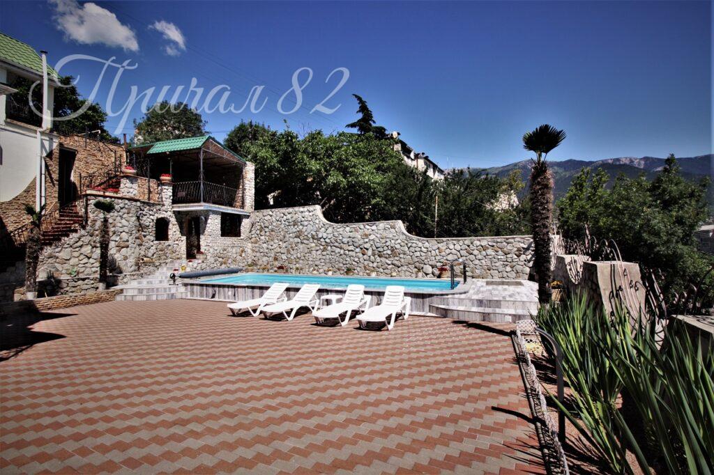 Ялта, улица Лененградская