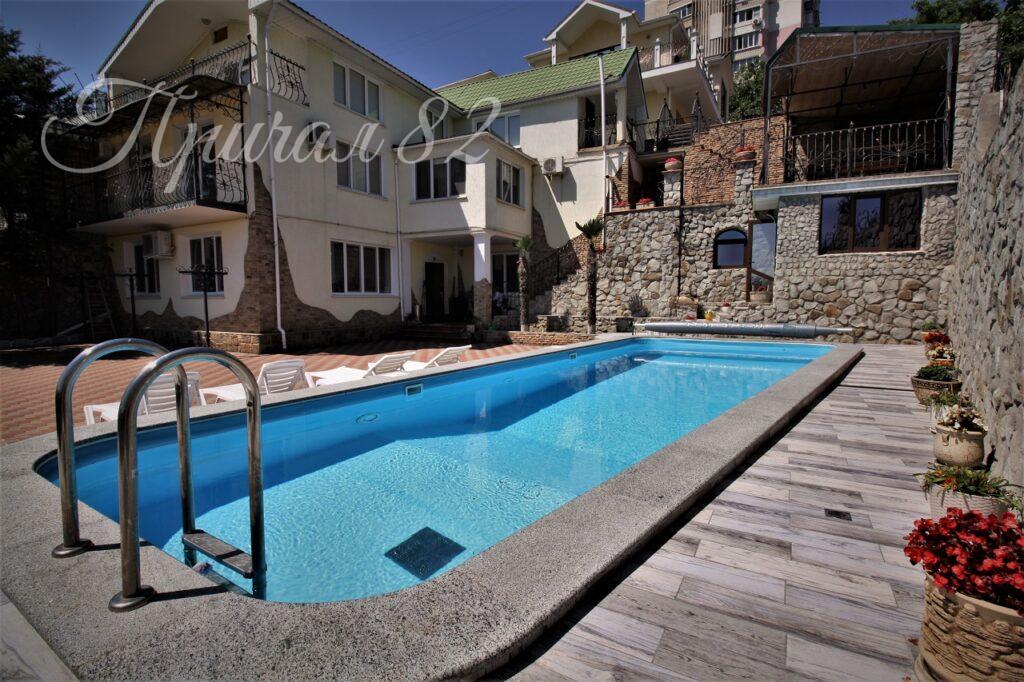 Ялта, улица Лененградская