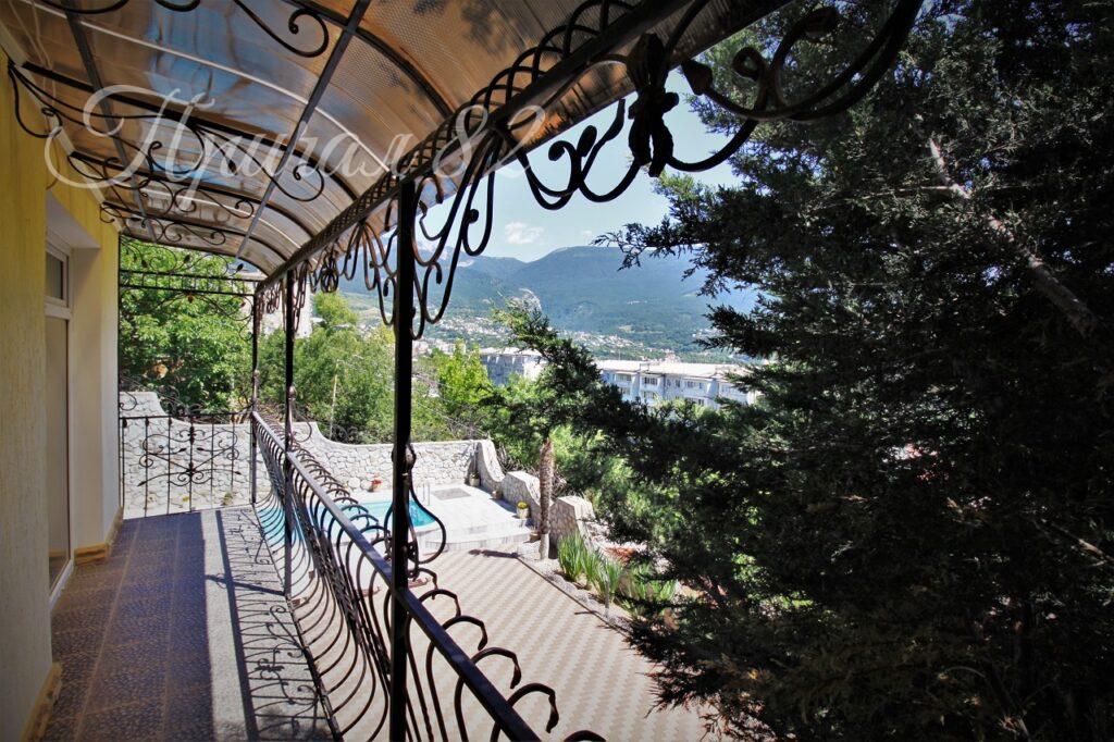 Ялта, улица Лененградская