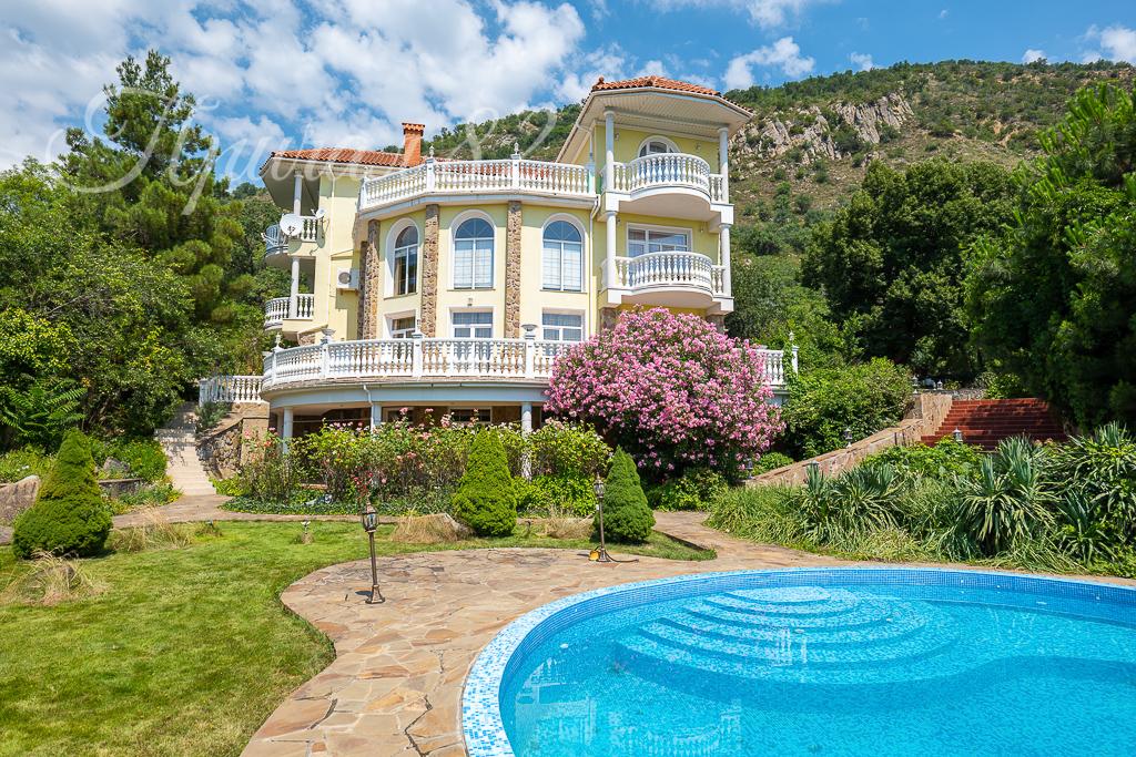 Республика Крым, г.о. Алушта, пос. Лазурное