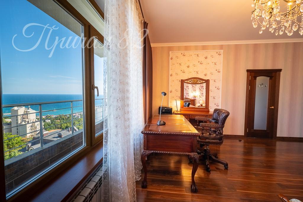 Ялта, улица Щорса,30