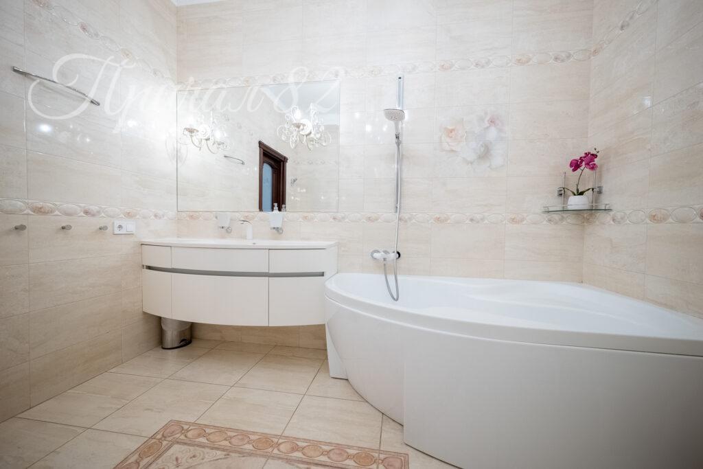 Ялта, улица Щорса,30