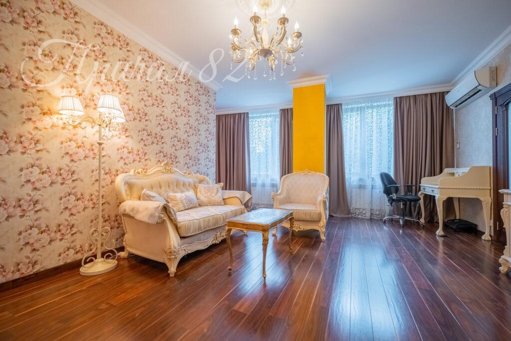 Ялта, улица Щорса,30