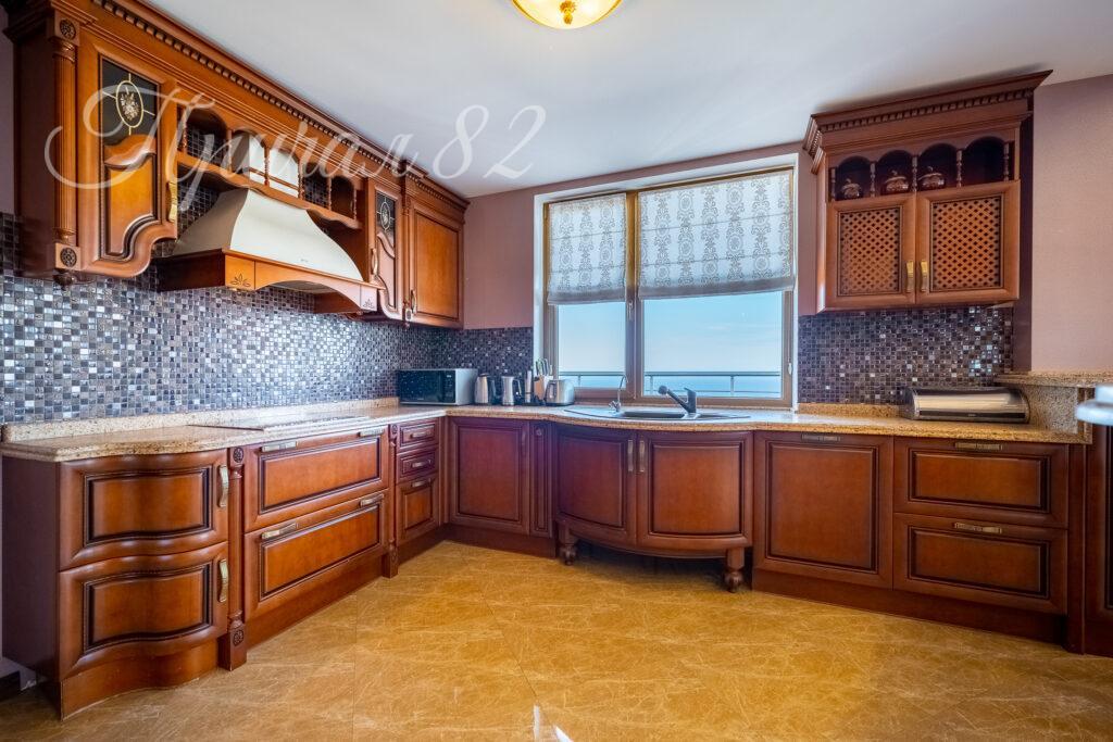 Ялта, улица Щорса,30