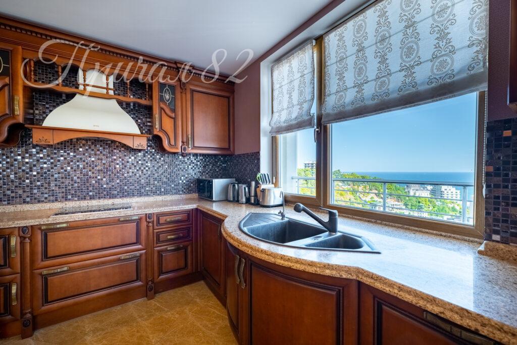 Ялта, улица Щорса,30