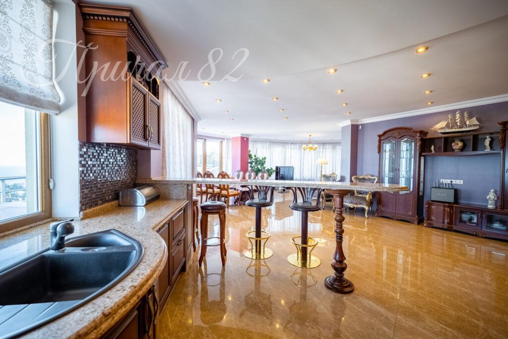 Ялта, улица Щорса,30