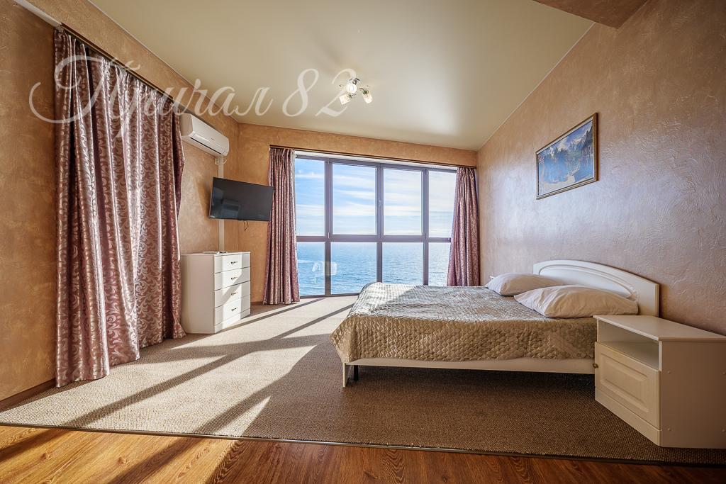 Ялта улица Морской спуск 8